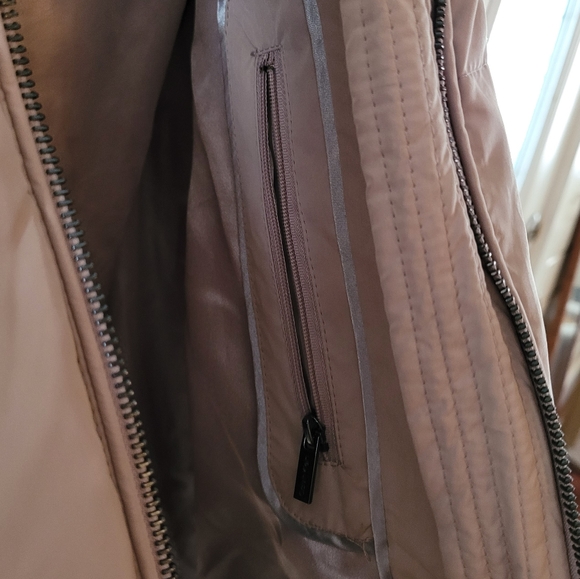 Puffer Jacket - Picture 4 of 9